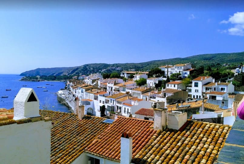 poble de cadaques amb cases